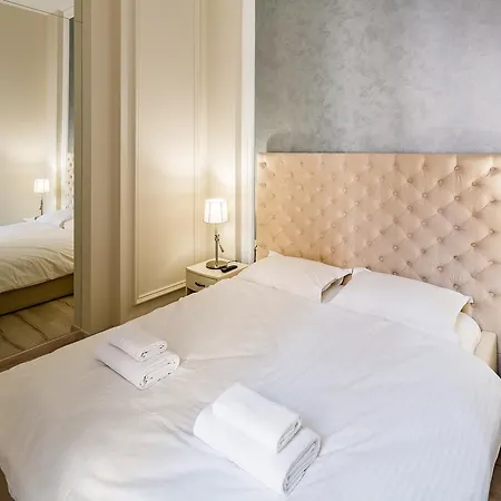 Апартаменты Leogrand Deluxe On Doroshenka 17 *