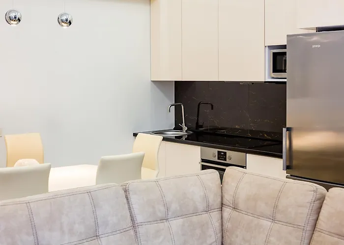 Apartamento Leogrand Deluxe On Doroshenka 17 *